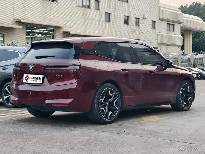 BMW iX 2022 xDrive40 — 5