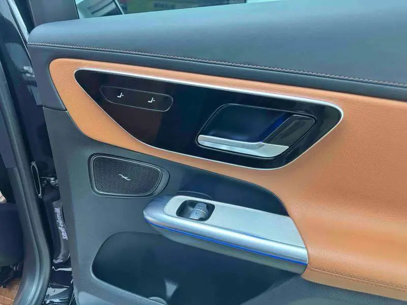 Mercedes-Benz GLC 2023 GLC 300 L 4MATIC Dynamic 5-seater — 11