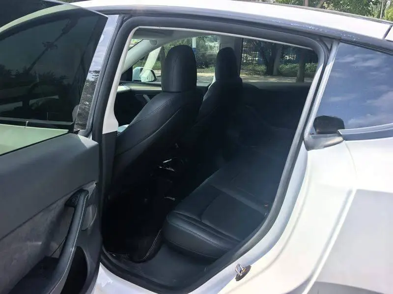 Model Y 2022 facelifted rear-wheel drive version — 17