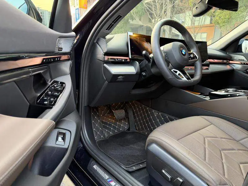 BMW 5 Series 2024 530Li Leading M Sport Package — 11