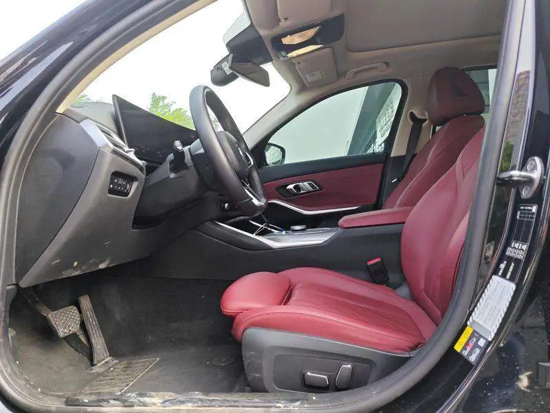 BMW i3 2025 eDrive 40 L Night Edition — 17