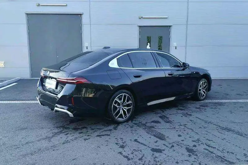 BMW i5 2025 eDrive 35L M Sport Package — 5