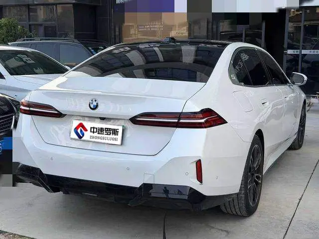 BMW 5 Series 2024 530Li Leading M Sport Package — 3