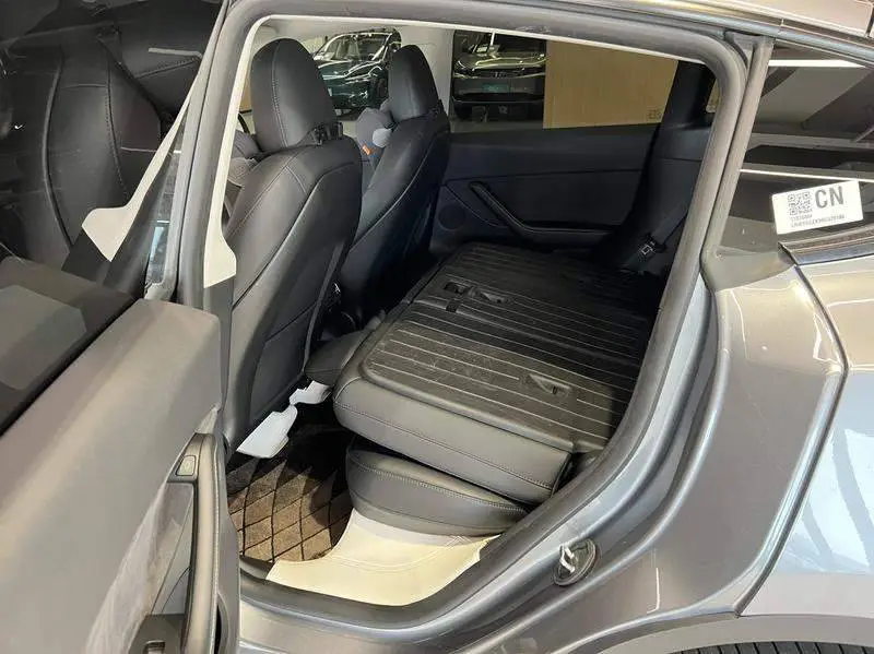 Model Y 2024 long-range all-wheel drive version — 14