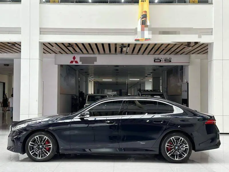 BMW 5 Series 2026 530Li Leading M Sport Package — 4