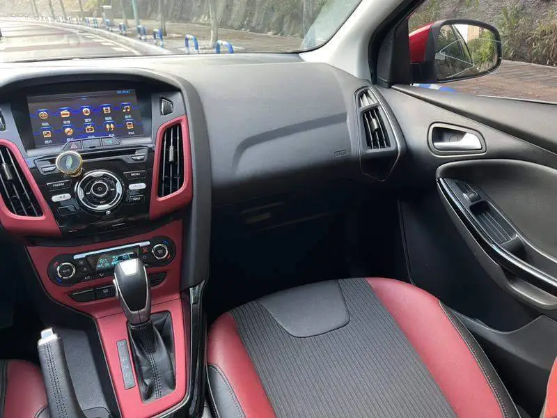 Fox 2012 Hatchback 2.0L Automatic Luxury Sports — 14
