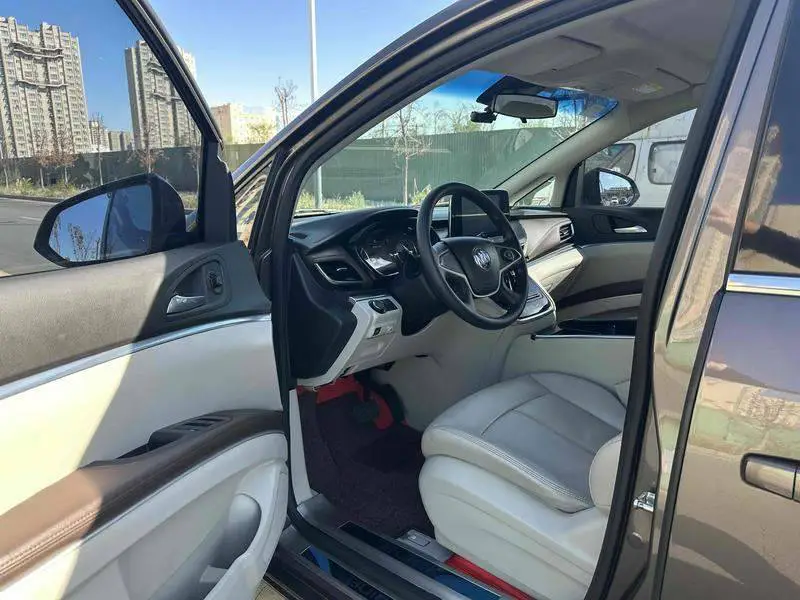 Buick GL8 2021 Land Business Class 652T Comfort — 8