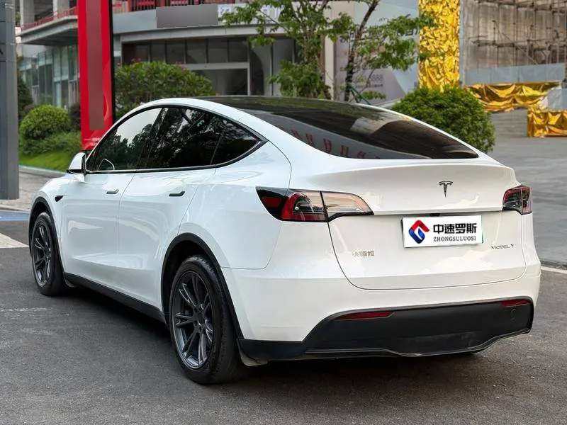 Model Y 2024 rear-wheel drive version — 4
