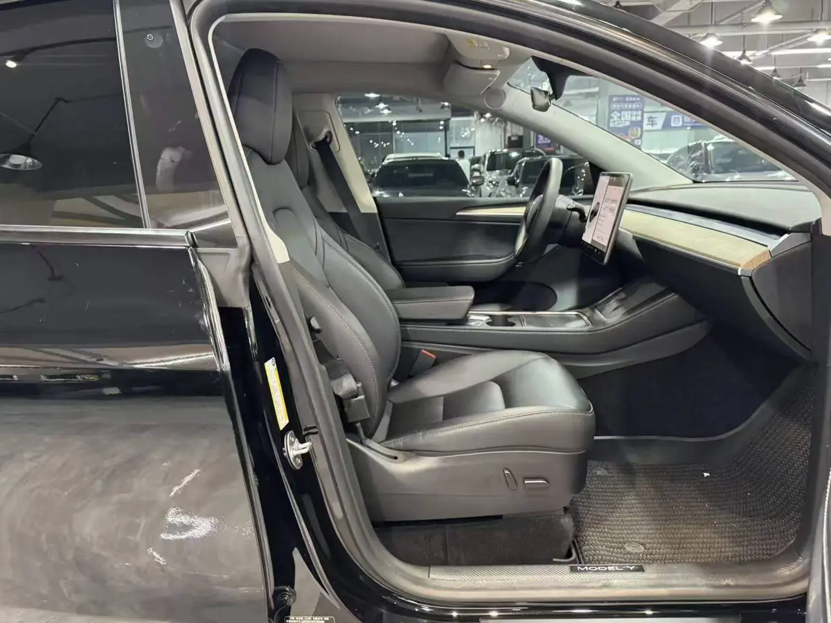 Model Y 2022 facelifted rear-wheel drive version — 11