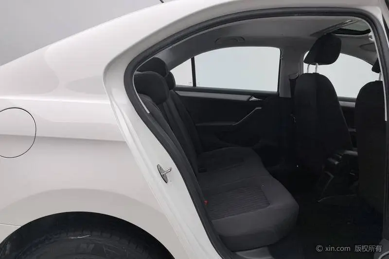 Jetta 2015 Value Edition 1.6L Automatic Comfort — 19
