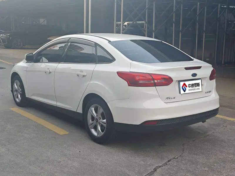 Fox 2017 Sedan 1.6L Manual Fashion Smart Edition — 4