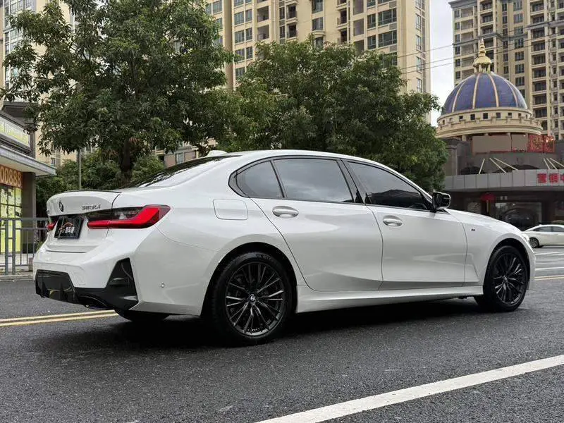 BMW 3 Series 2023 325Li M Sport Night Edition — 6
