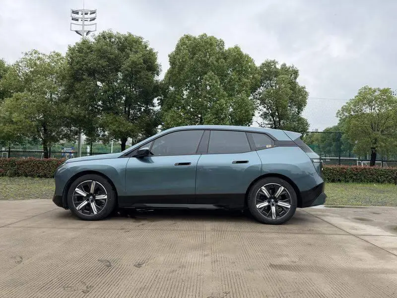 BMW iX 2023 xDrive50 — 3