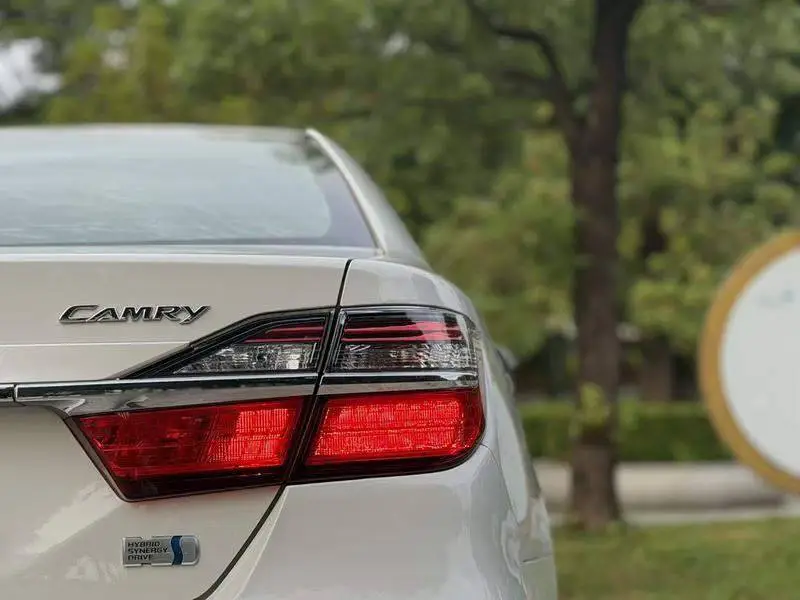 Camry 2015 Hybrid 2.5HG Luxury Navigation Edition — 9