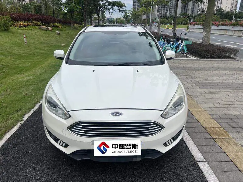 Fox 2015 Sedan 1.6L Automatic Fashion Edition — 2