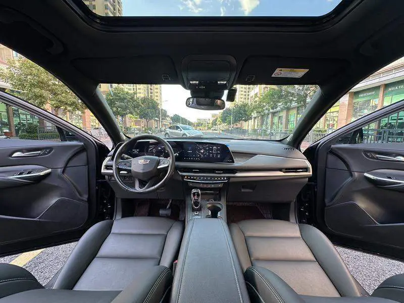 Cadillac XT4 2024 28T 2WD Luxury Model — 12