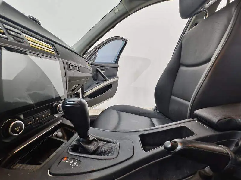 BMW 3 Series 2011 318i Leading Model — 17