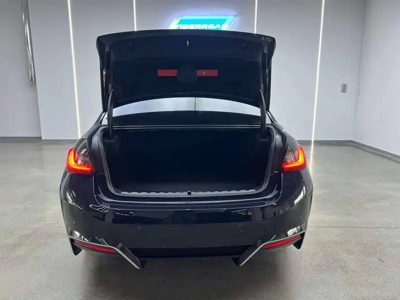 BMW i3 2025 eDrive 35 L — 9
