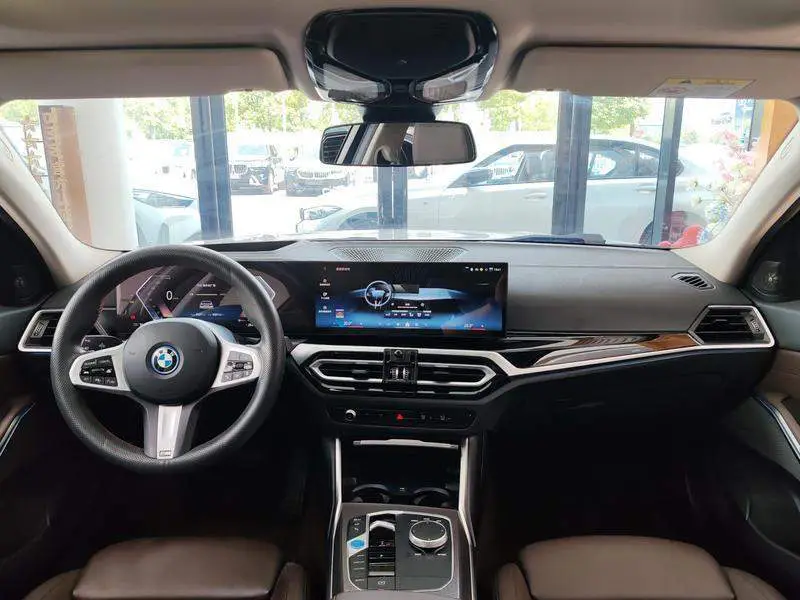 BMW i3 2023 eDrive 40 L Night Sport Package — 11