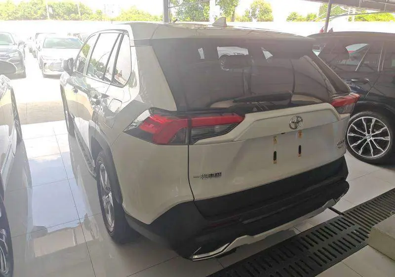 RAV4 Rongfang 2021 2.0L CVT 4WD Fashion PLUS Edition — 4