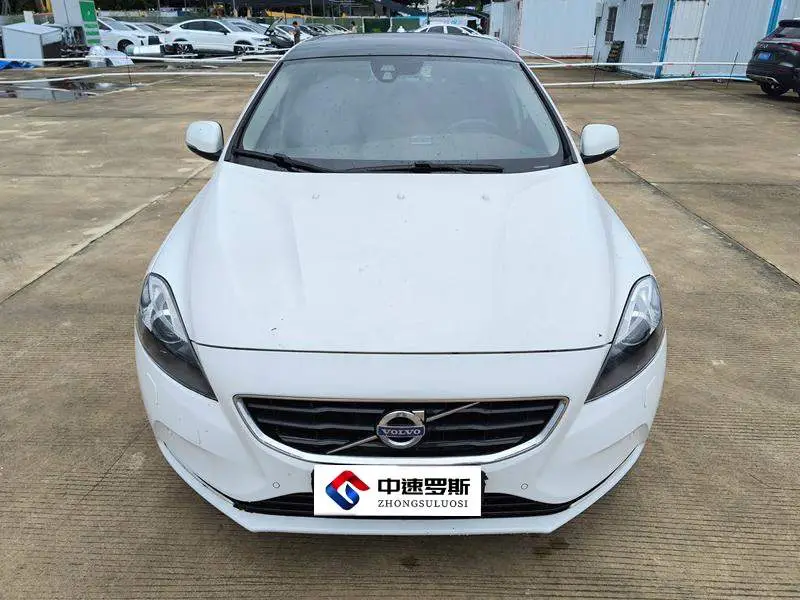 Volvo V40 2013 2.0T Smart Edition — 2