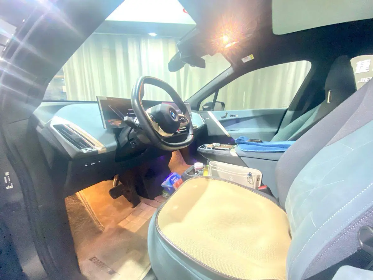 BMW iX 2023 xDrive50 — 9