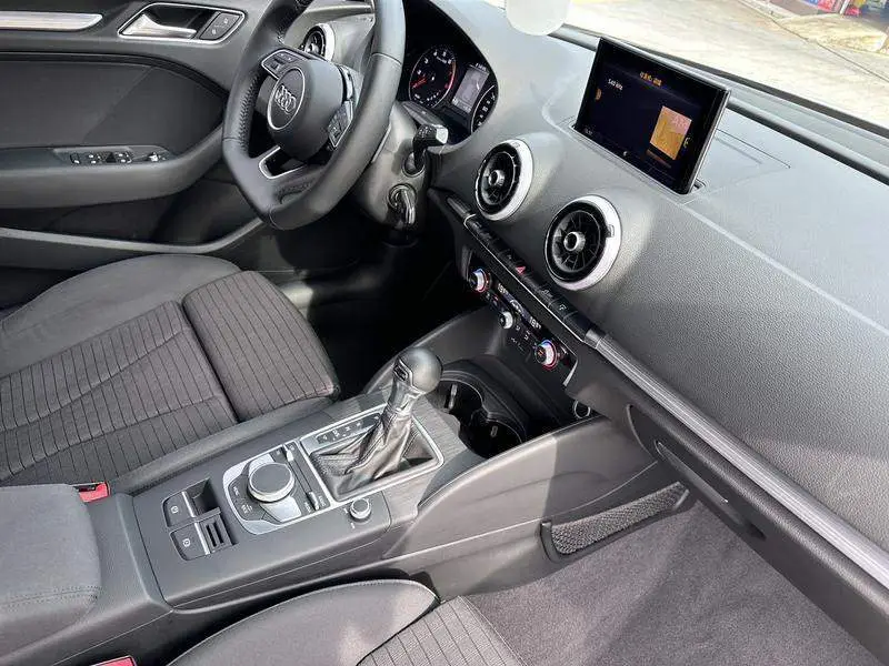 Audi A3 2017 Sportback 35 TFSI Sports — 12