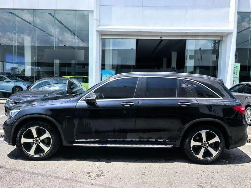 Mercedes-Benz GLC 2019 GLC 260 L 4MATIC Luxury — 3