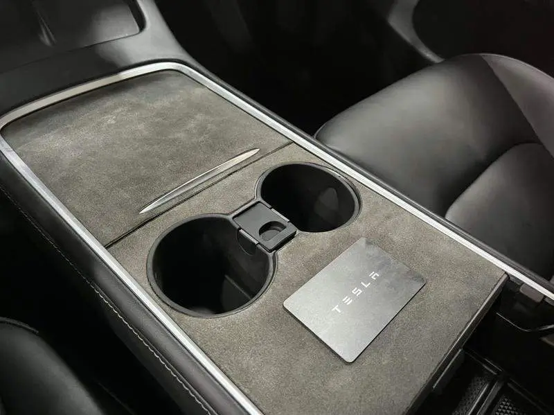 Model Y 2023 Long Range All-Wheel Drive — 10