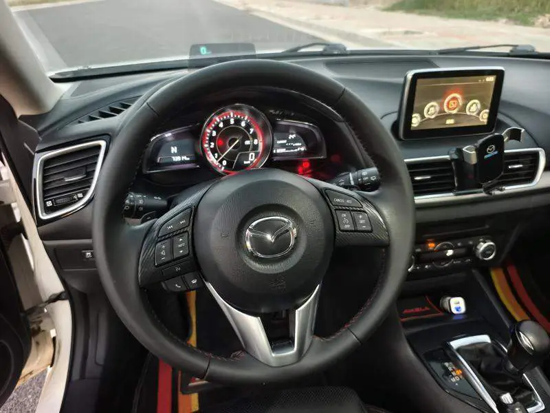Mazda 3 Angkesaila 2014 Hatchback 2.0L Automatic Flagship Model — 12