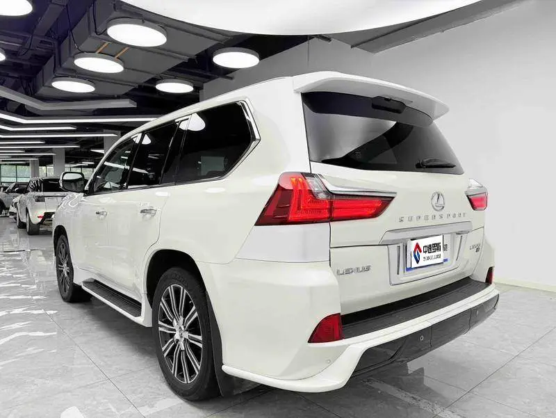Lexus LX 2019 570 Dynamic Luxury Edition — 4