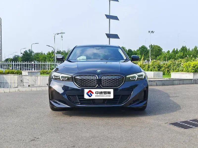 BMW i3 2025 eDrive 40 L Night Edition — 2