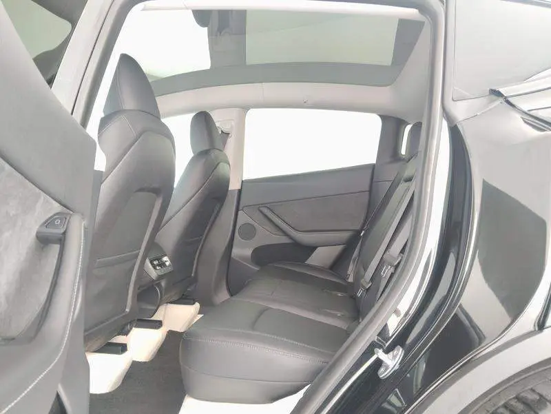 Model Y 2022 facelifted rear-wheel drive version — 13