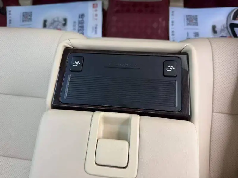 Camry 2015 Hybrid 2.5HG Luxury Navigation Edition — 13