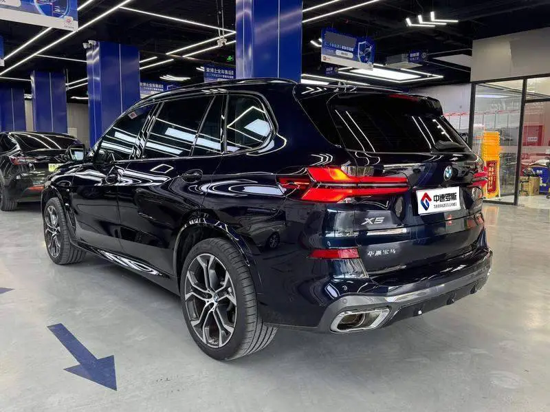 BMW X5 2023 xDrive 30Li M Sport Package — 4