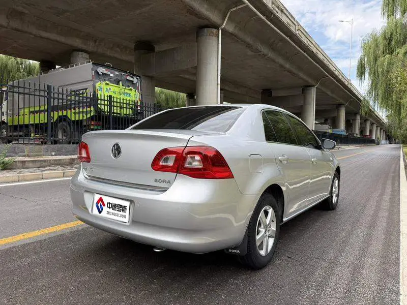 Bora 2011 1.6L Automatic Comfort — 5