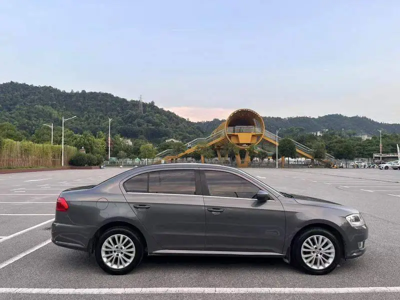 Lavida 2013 1.6L Automatic Luxury Edition — 6