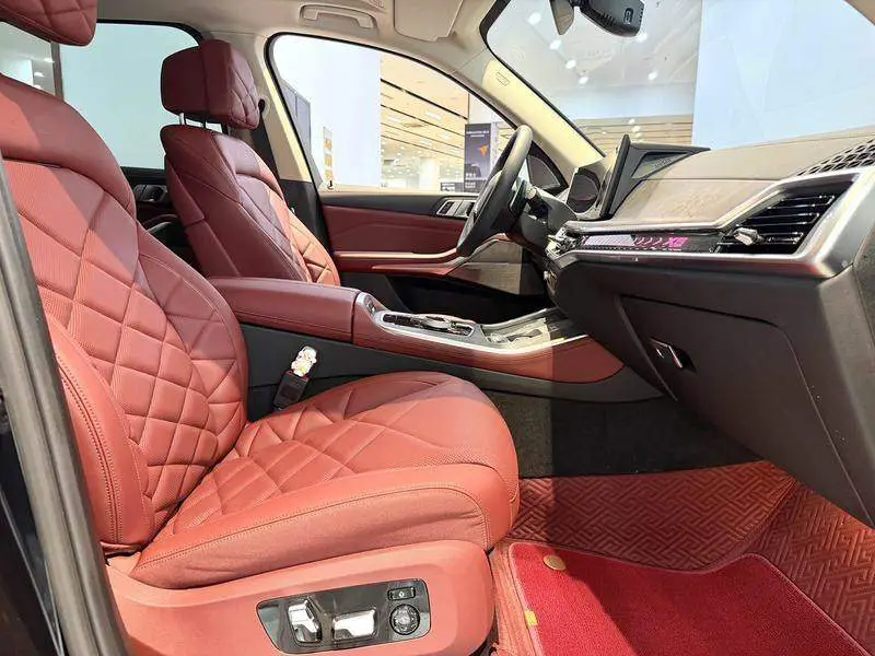 BMW X5 2025 xDrive 30Li M Sport Night Package — 20