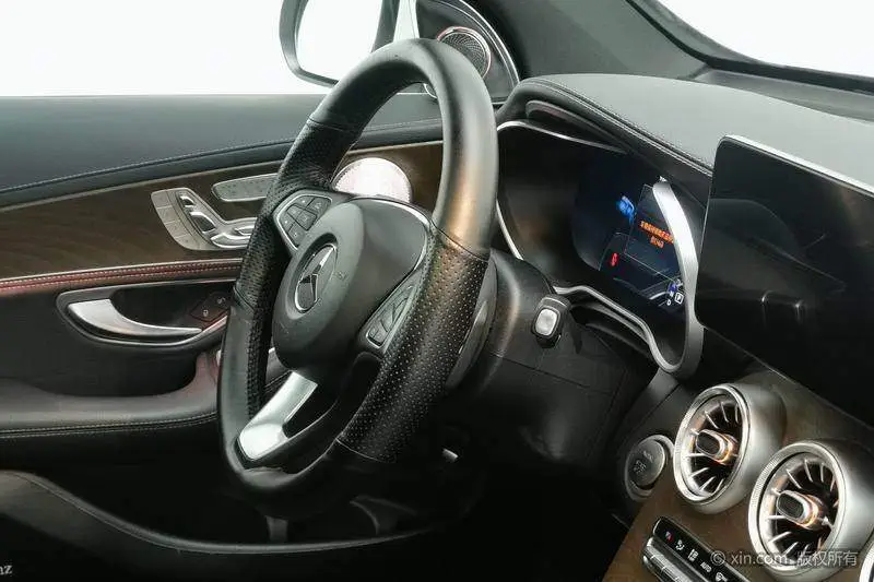 Mercedes-Benz GLC 2019 GLC 300 L 4MATIC Dynamic — 10