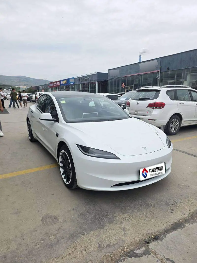 Model 3 2025 rear-wheel drive version — 3