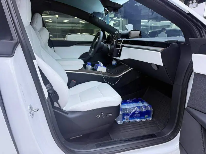 Model X 2023 Dual Motor All-Wheel Drive — 13
