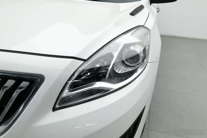 Familia 2015 1.6L Manual Fashion Edition — 7