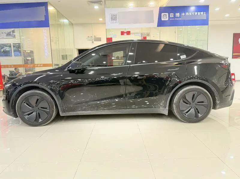 Model Y 2025 Facelift Long Range All-Wheel Drive Version — 4