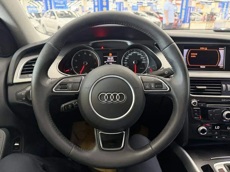 Audi A4L 2016 35 TFSI Collector's Edition Automatic Standard Model — 8