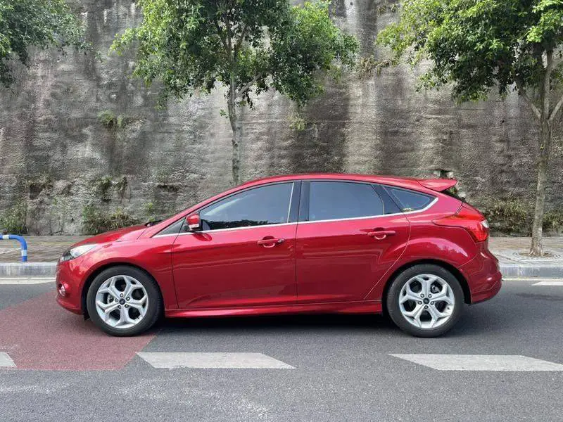 Fox 2012 Hatchback 2.0L Automatic Luxury Sports — 4