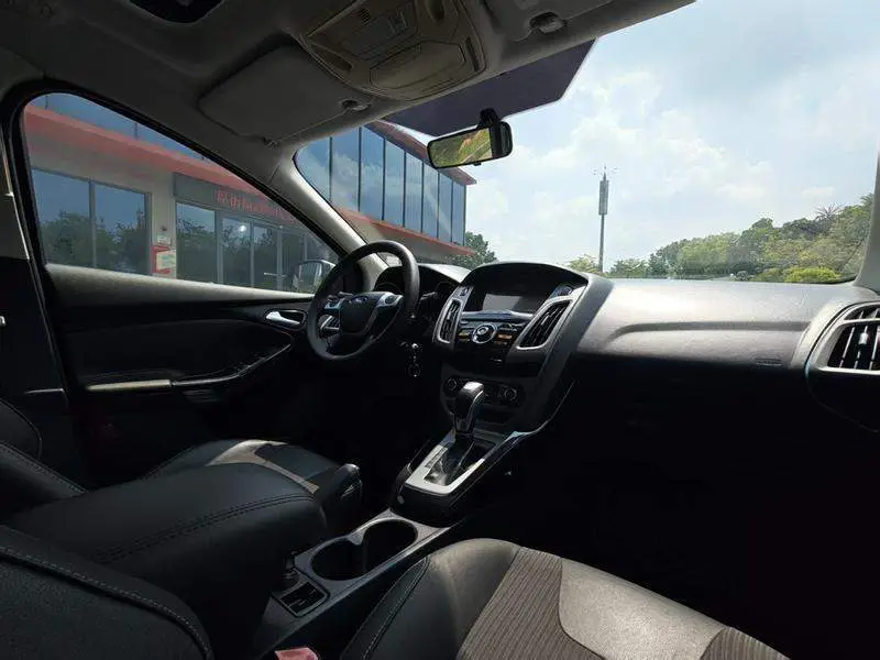 Fox 2012 Hatchback 1.6L Automatic Fashion Edition — 12