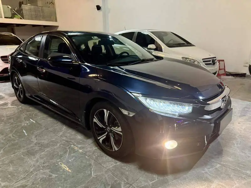 Civic 2016 220TURBO CVT Premium Edition — 3
