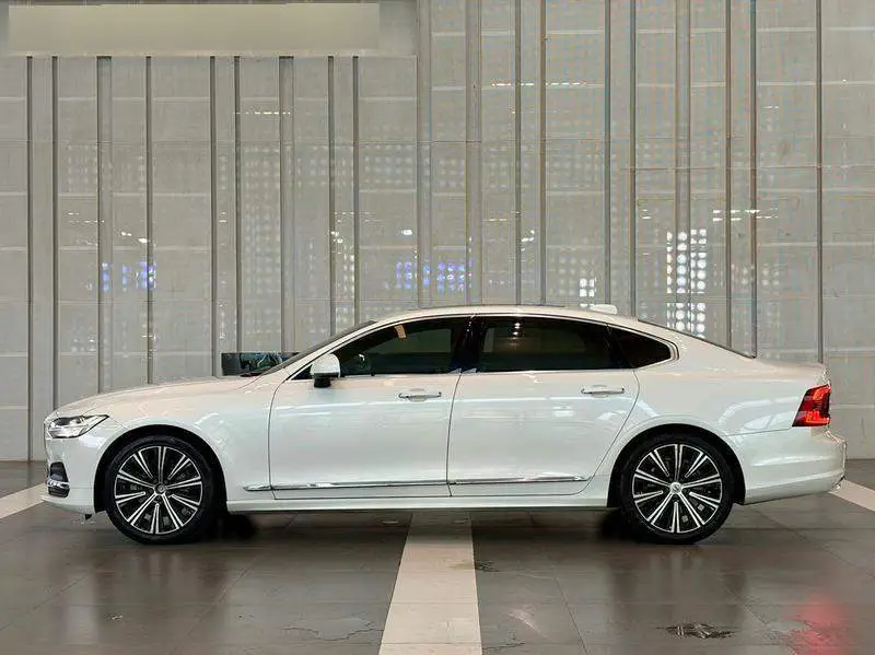 Volvo S90 2022 B5 Zhiyuan Deluxe Edition — 4