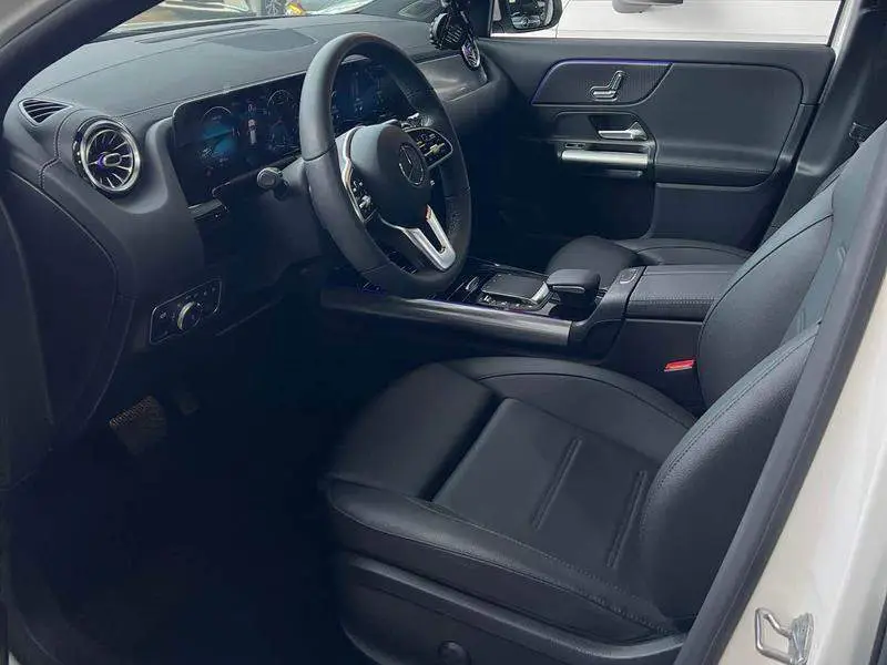 Mercedes-Benz GLA 2020 GLA 200 — 11