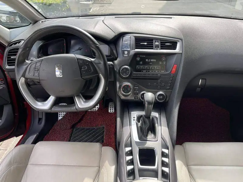 DS 5 2014 1.6T Premium Edition THP200 — 9